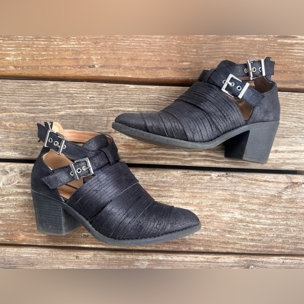 Qupid Black Strappy Heeled Boots